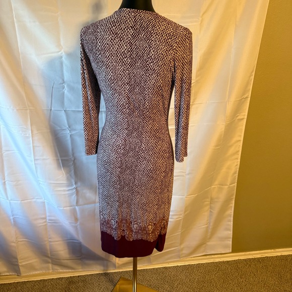 GILLI Women Wrap Dress Burgundy White Print 3/4 Sleeve V Neck Knee Length Size S - Picture 3 of 8